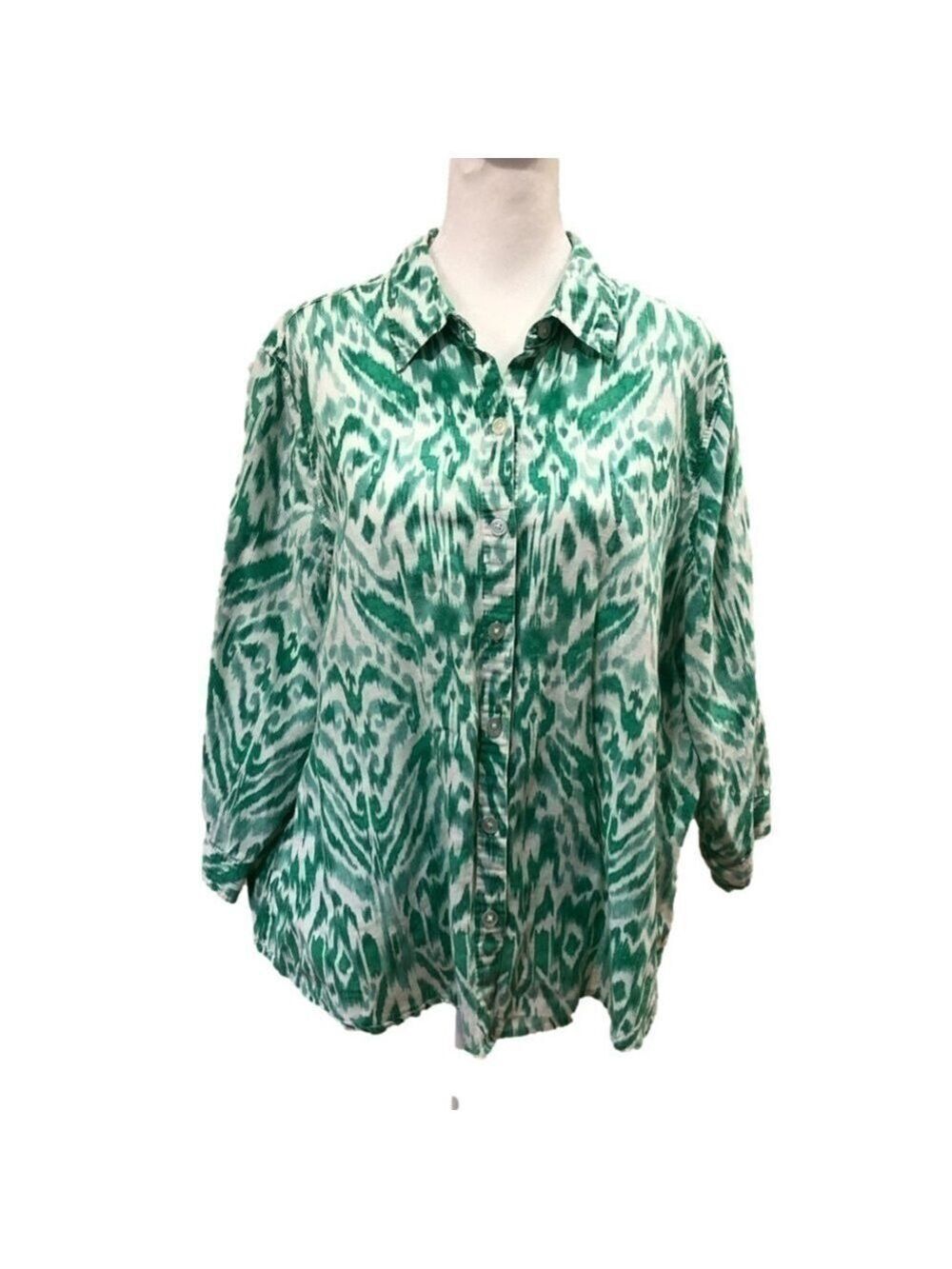 CHICOS linen blend button up blouse with 3/4 sleeves. Size 3